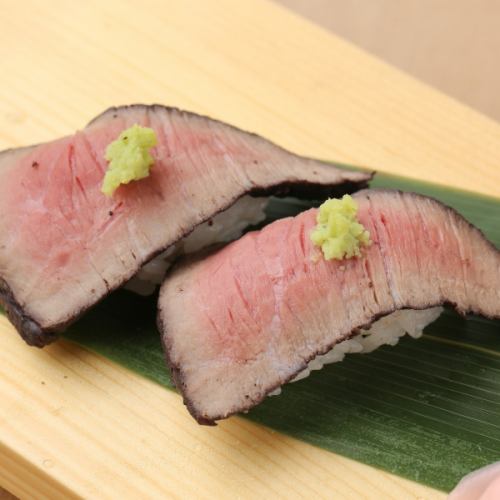 黒毛和牛ローストビーフ寿司　(１貫）