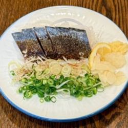 〆鯖の藁焼き　塩とポン酢で