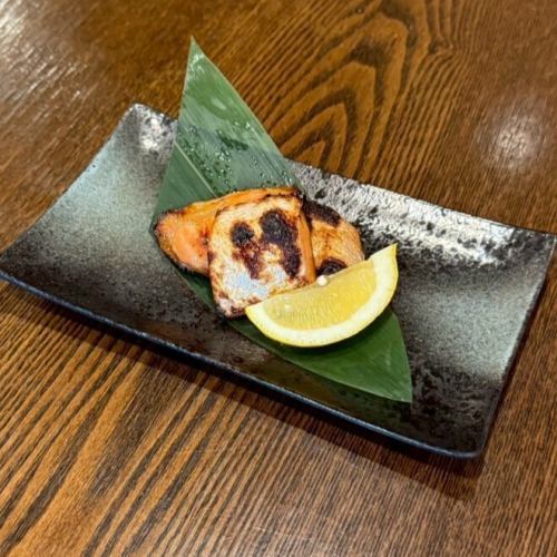 サーモンハラスの漬け焼き