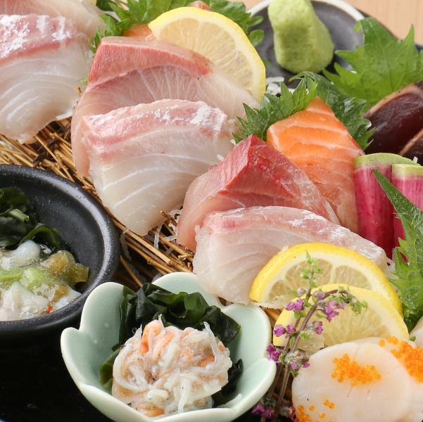 鮮度抜群！！本日の鮮魚7種盛りや藁焼き鰹＆サーモンなど海鮮料理がもりだくさん♪もちろんお肉もあります!