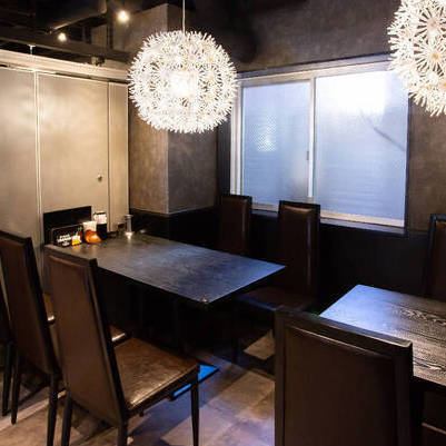 昼夜ともに居心地の良い店内は、ご友人やご家族とのお食事、女子会、デート、宴会、ランチタイムでの息抜きなど様々なシーンに是非ご利用ください。隣接する【本館】でのテイクアウトも是非。