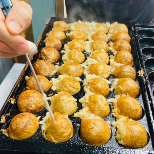 外はカリッと中はふわとろ!沖縄産の島ダコと、もずくを使った出汁にこだわった大玉たこ焼き