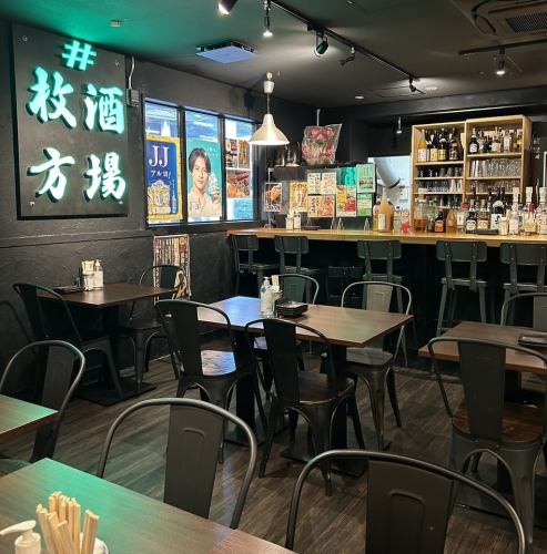 <p>餐厅内部空间宽敞,氛围非常适合多人聚餐,设有 8 张可容纳 4 人的桌子和 4 张可容纳 2 人的桌子。它们可以连通起来,以容纳大型团体。枚方居酒屋Sun也提供稀有的当地清酒。我们提供多种深受女性喜爱的饮品,包括特色酸味鸡尾酒和原创鸡尾酒。欢迎光临,品尝美味佳肴,举杯畅饮。</p>