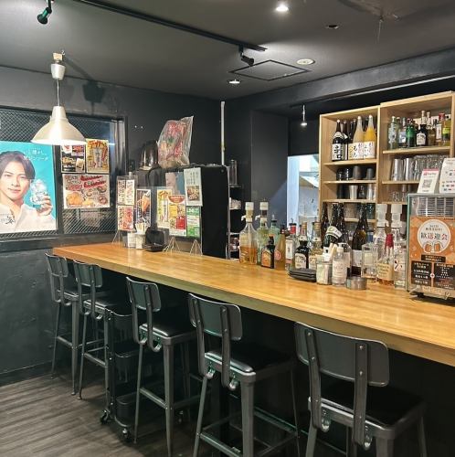 <p>吧台座位与顾客保持着舒适的距离,方便您与老板交谈。许多顾客会独自一人或有空时过来小酌一杯。如果您今天想喝一杯,那就去枚方大水酒场太阳吧!</p>