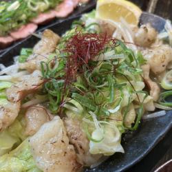 Beef innards and cabbage - Grilled with delicious sauce or salt sauce -