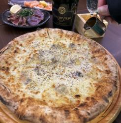 Quattro Formaggi - Four kinds of cheese pizza