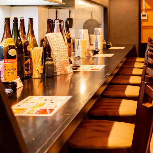 カウンター席でしっぽりと。仕事帰りにサクッと飲みに立ち寄れる入りやすいお店！価格もリーズナブルでメニューも豊富なので、毎日でも通いたくなるお店☆１人飲みのお客様大歓迎！！【串カツ/デート/女子会/貸切/宴会/コンパ/京都/五条/居酒屋/肉/飲み放題/観光】