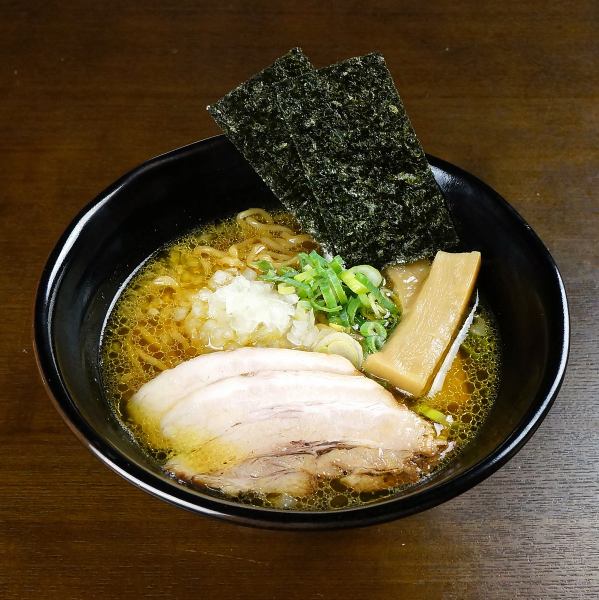 A cup of Nibokichi's whole body ~ "Chuka soba" boasting "superb niboshi soup" made with carefully selected ingredients