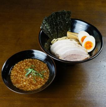 Special seafood rich tsukemen