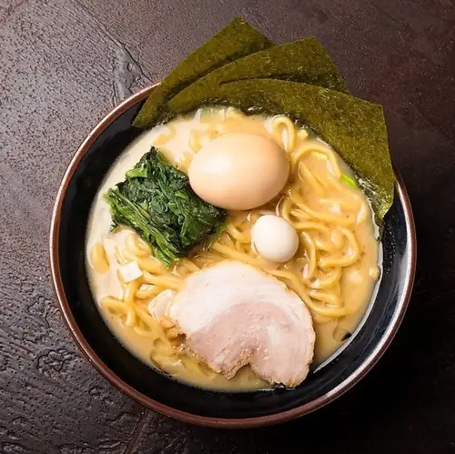 豚骨味玉ラーメン