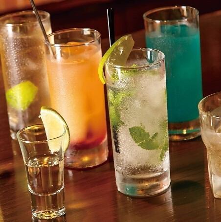 ドリンクメニューが豊富★ビール・ウィスキー・カクテル・リキュール・ワインなど♪各種飲み放題付きのコースもご用意しております。ウイスキーやカクテル等お気に入りの一杯を見つけてください♪＋500円（税込）でプレミアム飲み放題付へランクアップも可能です！！※画像はイメージ