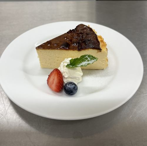 自家製バスクチーズケーキ
