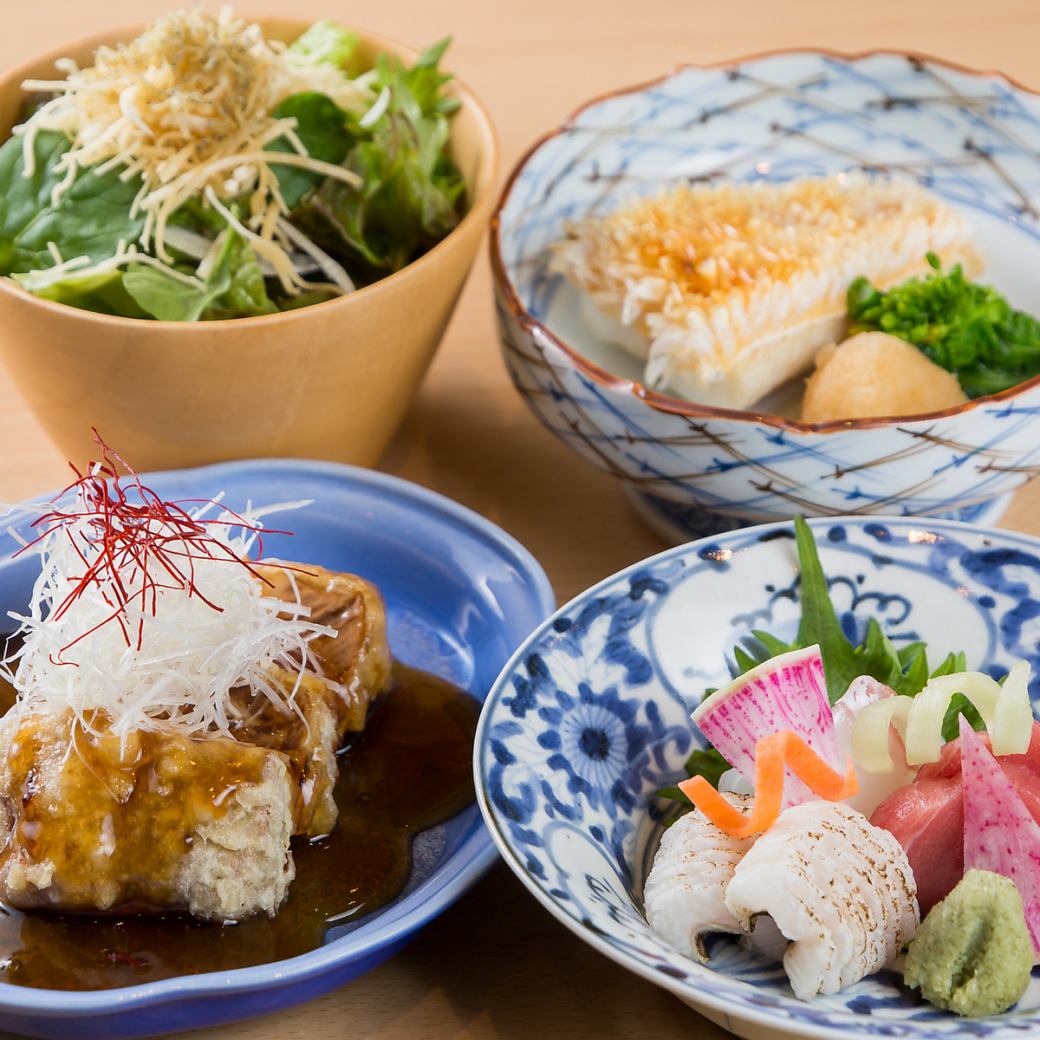 中央市場直送の鮮魚と天然出汁が織りなす和食を、居心地の良い空間で楽しめる居酒屋。