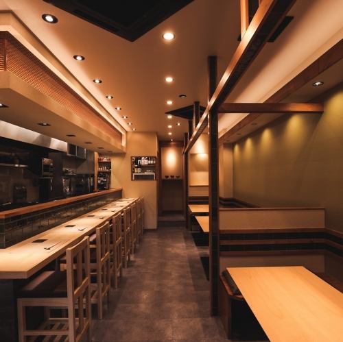 落ち着く明るい店内空間