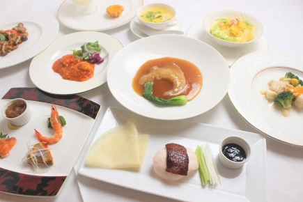 特選(ふかひれ姿煮)コース〈全9品〉ふかひれ姿煮や北京ダック、海老チリなどを含む 9900円(税込)