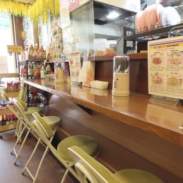 お一人様のご利用も大歓迎です☆ランチやお仕事帰りに気軽にお食事を楽しんだり、ちょっと一杯飲みたいときにも最適なカウンター席をご用意しています♪落ち着いた雰囲気の中で、タイ料理の美味しさを存分に味わっていただけますので、ぜひお気軽にお立ち寄りください◎リラックスしたひとときをお楽しみください！