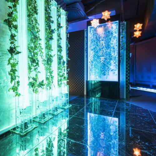 【Entrance】 Shining brilliant waterfall reflected in the total marble of the floor ★
