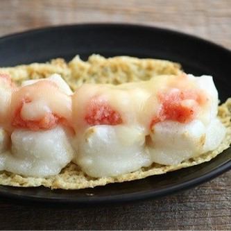Grilled mochi with pollack roe and cheese
