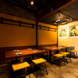 【1楼/桌席】充满沉稳现代日式氛围的桌席。与朋友或同事一起享受美好时光。我们还可以承办 10 人的宴会。