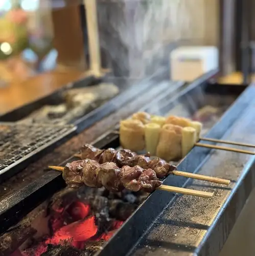 旨味を逃さず焼き上げる！備長炭で仕上げる串焼き
