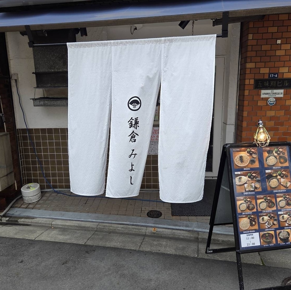 オーダーを受けてから揚げるサクサクの天ぷらとうどん