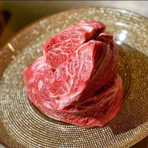 Uses domestic Japanese black beef A5 including Saga beef and Miyazaki beef.