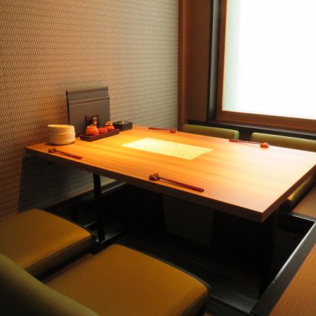 4인 개인실은 돌발적인 식사나 술집에도 이용하기 쉬운 공간으로 되어 있습니다.