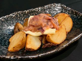 じゃがバター　塩辛のせ