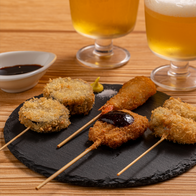 大阪名物の串カツなど手軽に楽しめるメニューも豊富にご用意！