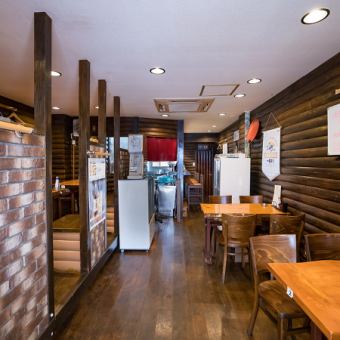 【おひとりさまも大歓迎！】カウンター席で、静かな空間の中で自分だけの特別な食事を楽しめます。お気軽にご来店ください。