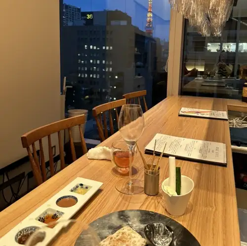 落ち着いたカウンター席