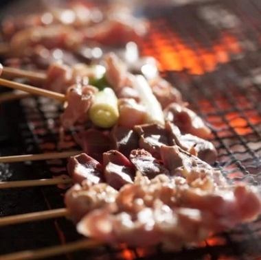 じっくり焼き上げ旨味を閉じ込めた『焼き鳥』