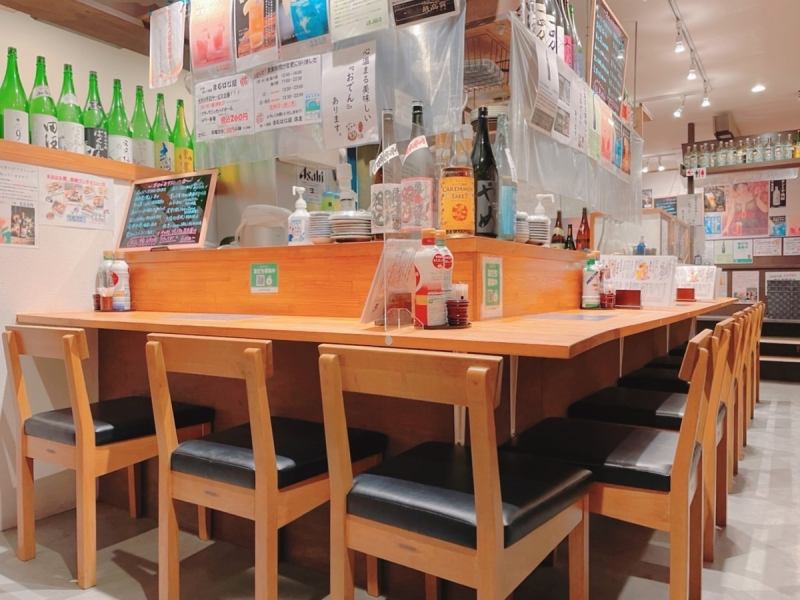 [Counter seats] Spacious counter seats are available! Please feel free to come by yourself.It's the perfect seat for a date.