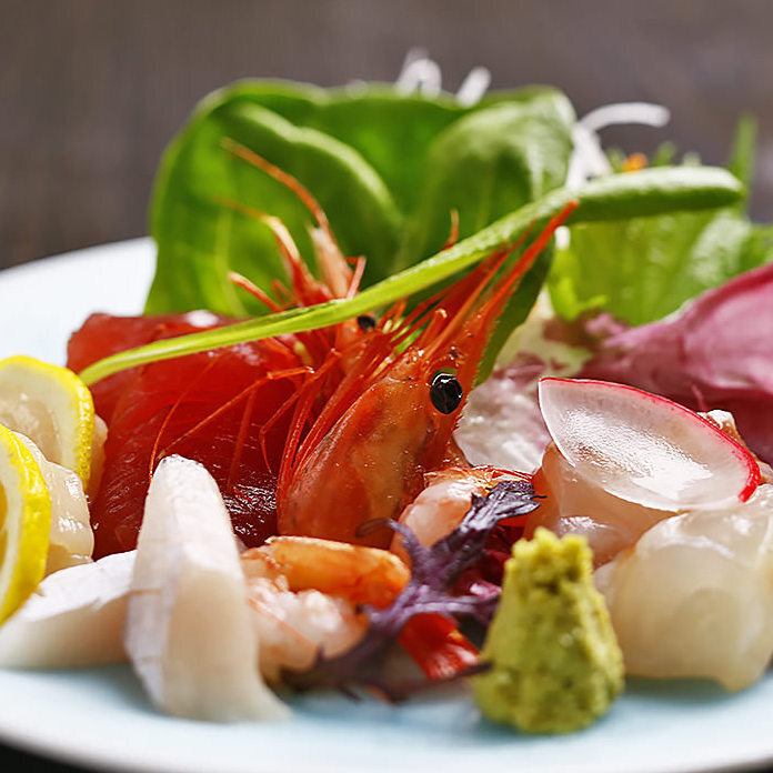 Fresh sashimi delivered daily from the market. You can also enjoy it grilled on the robata grill.