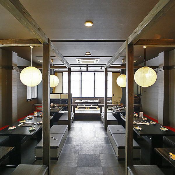 If you are planning a large gathering, such as a company banquet, alumni reunion, or local gathering, we recommend the seats on the second floor! The tatami room in the back is a semi-private room that can accommodate 12 to 15 people.The table floor can accommodate from 25 people, and the entire second floor, including the tatami room, can be rented out for 32 to 40 people.We will entertain you with a variety of delicious creative dishes.