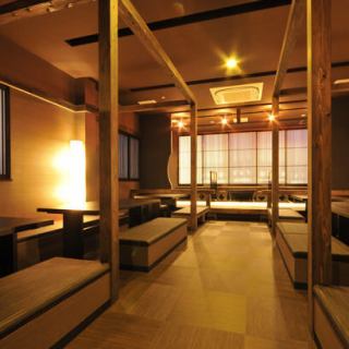 【2F／フロア貸切】各線「奈良」駅徒歩5分！三条通りでご宴会＜30～47名様＞会社宴会をはじめ、同窓会や地域のお集まりに！2F貸切は32名様より、最大47名様まで承ります。ご宴会にぴったりのコースメニューはご予算、シーンに合わせて5種類をご用意！各種ご要望も応相談。まずはお気軽にお電話ください！