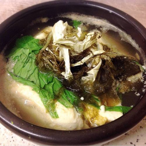 大和茶仕立ての湯豆腐