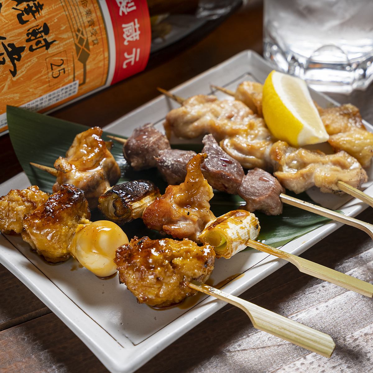 Our proud charcoal-grilled yakitori goes great with sake ◎