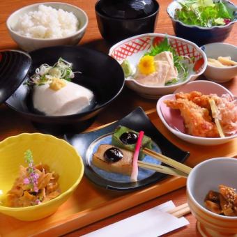 【ランチ】生ゆばに汲み上げどうふ、生麩田楽など逸品を堪能♪まめや御膳◆2100円