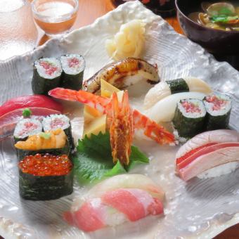 Kobayashi Omakase Course (8 dishes in total) including sashimi, simmered dishes, fried dishes, and nigiri made with seasonal ingredients for 8,000 yen!