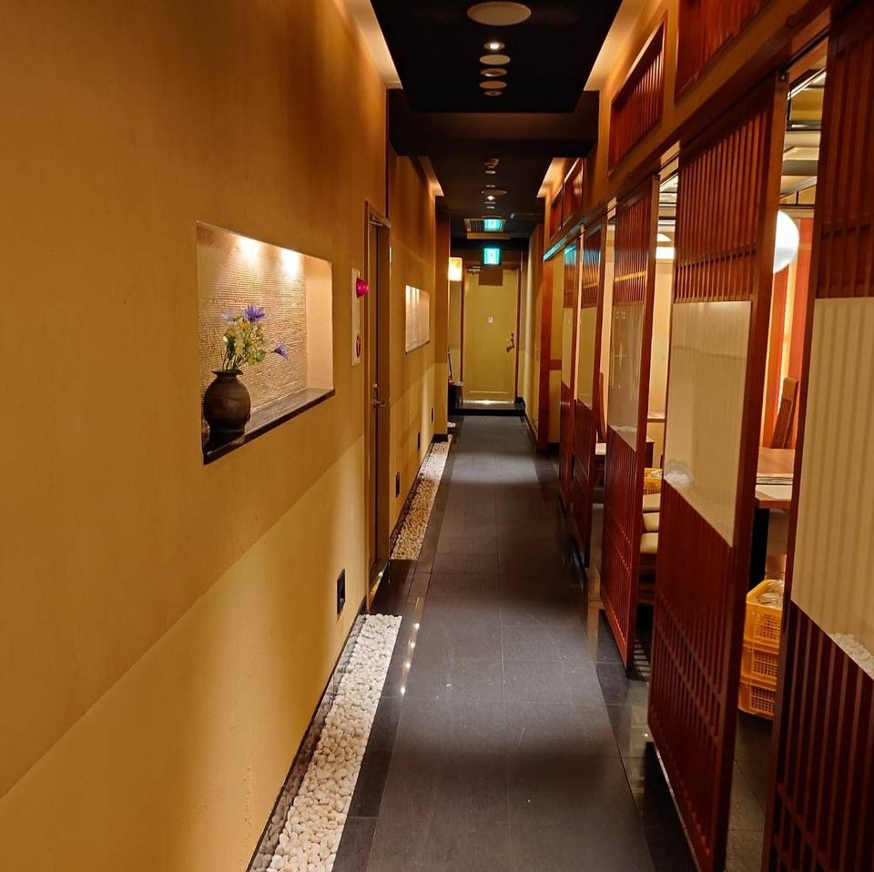 定休日を除き、毎日11時00分より営業いたしております。