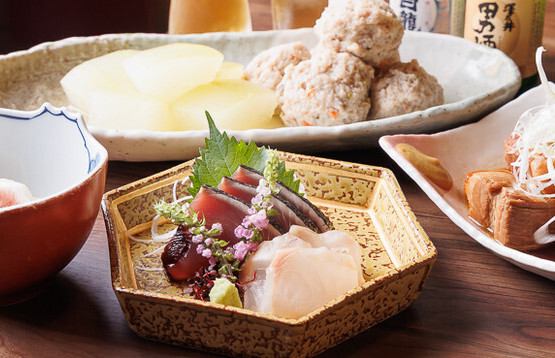 伏見駅徒歩7分の好立地◆熟練の技が織りなす奥深い和食の世界をご堪能ください。