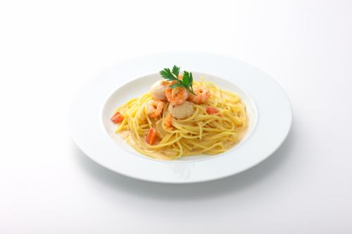 Scallop and shrimp cream sauce