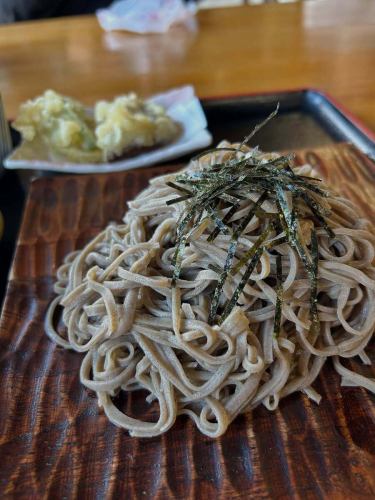 本日の蕎麦巡りツーリングは新城のそば処やまびこさんです。美味しい田舎蕎麦をかやくご飯のセットでいただきました。
