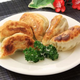Pan-fried gyoza (6 pieces)