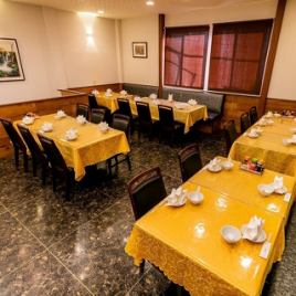 [2nd floor] In the 2nd floor hall, there are 7 tables in total, mainly tables for 4 people.Depending on the number of people, it is also possible to arrange the layout such as dividing the seats or connecting them.(Yokohama Chinatown All-You-Can-Eat Private Room)