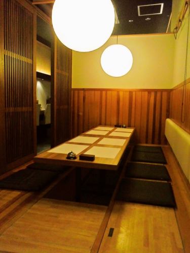 <p>The counter, table seats, and tatami rooms are all spacious, so you can relax and enjoy your meal.We offer the perfect space for after work, family visits, gatherings with friends, banquets, etc.</p>