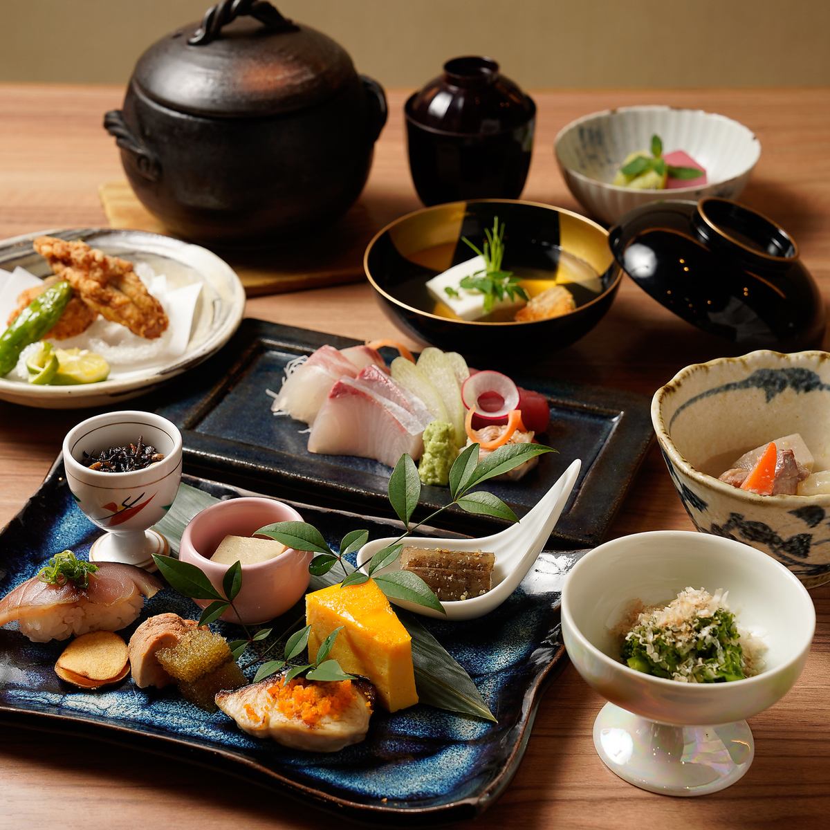 Located right next to JR Rokkomichi Station, this restaurant boasts fresh and delicious vegetables and fish.