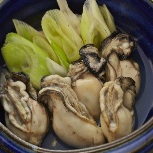 Steamed oysters and roasted onions