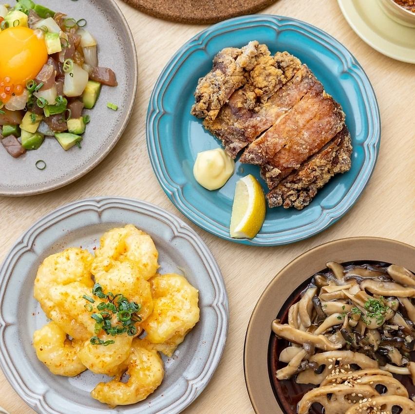 旬の食材を丁寧に調理したお料理を楽しむ。お酒のご用意も◎